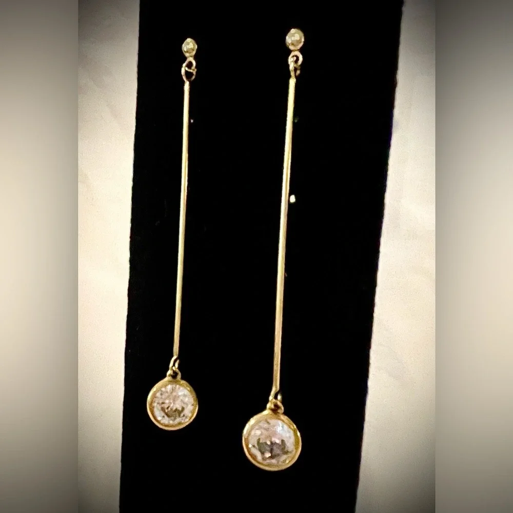 Gold and Diamond simulant Earrings. - Picture 4 of 7
